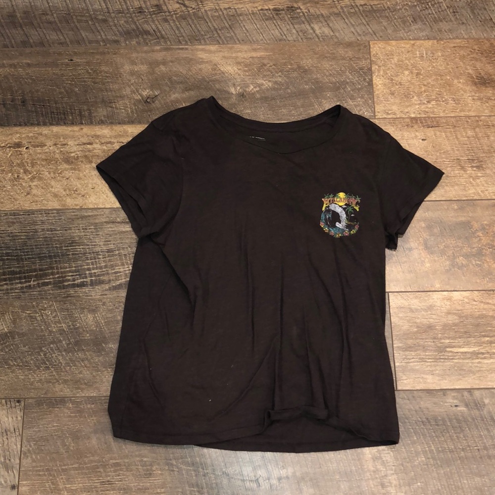 black patterned billabong t-shirt!!